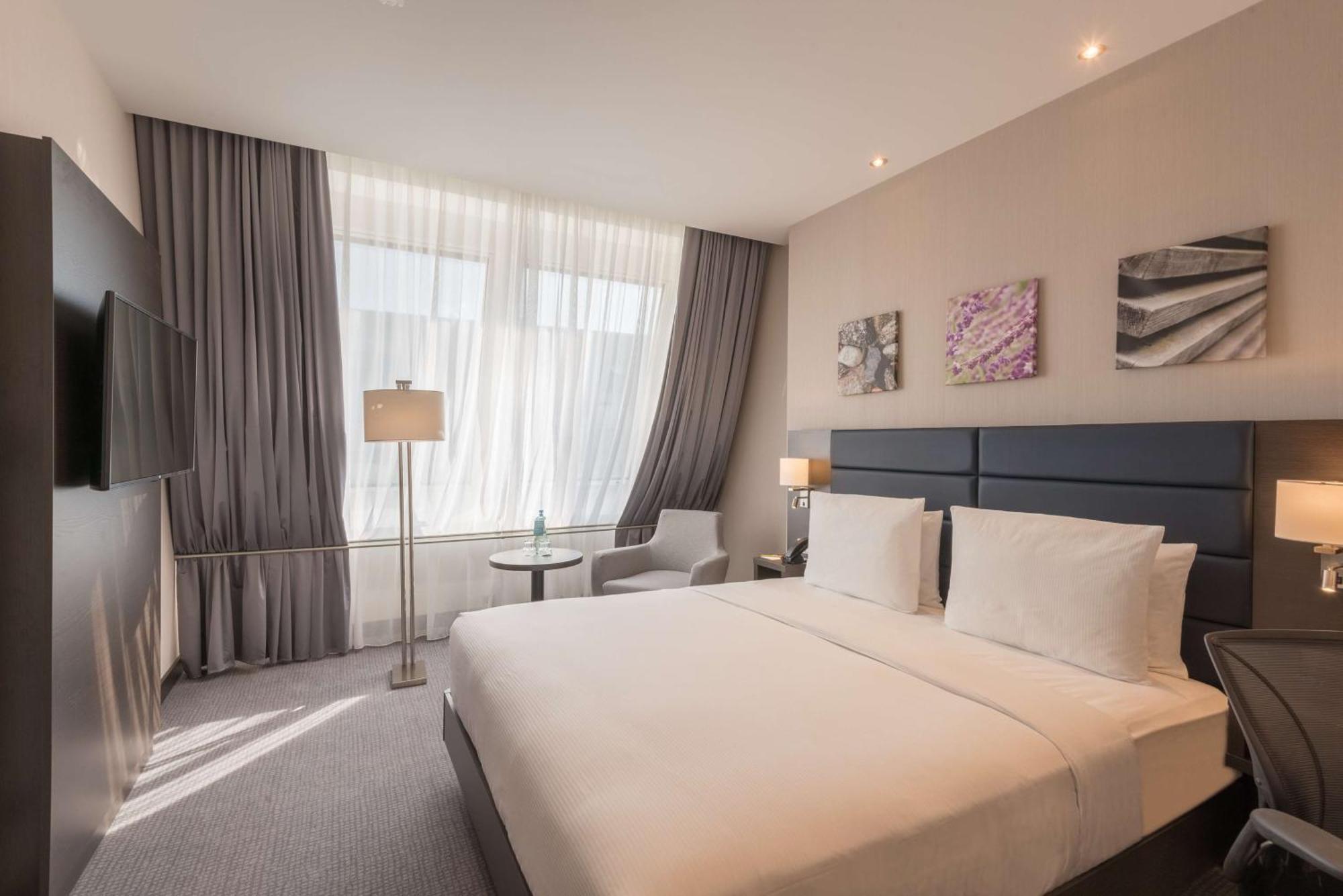 Junior Suite,1552474045:JPEG