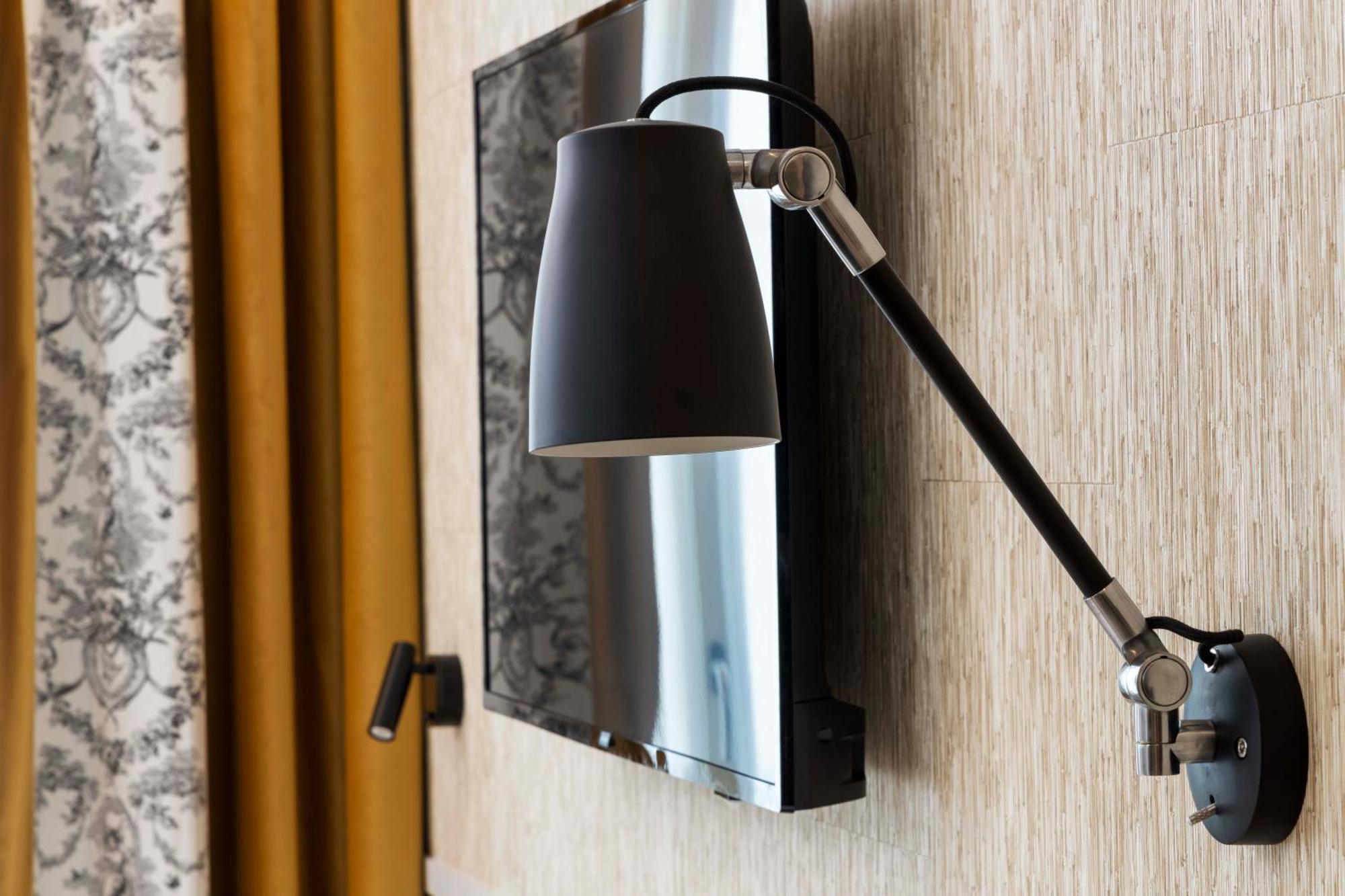 Prestige Quadruple Suite bath street side