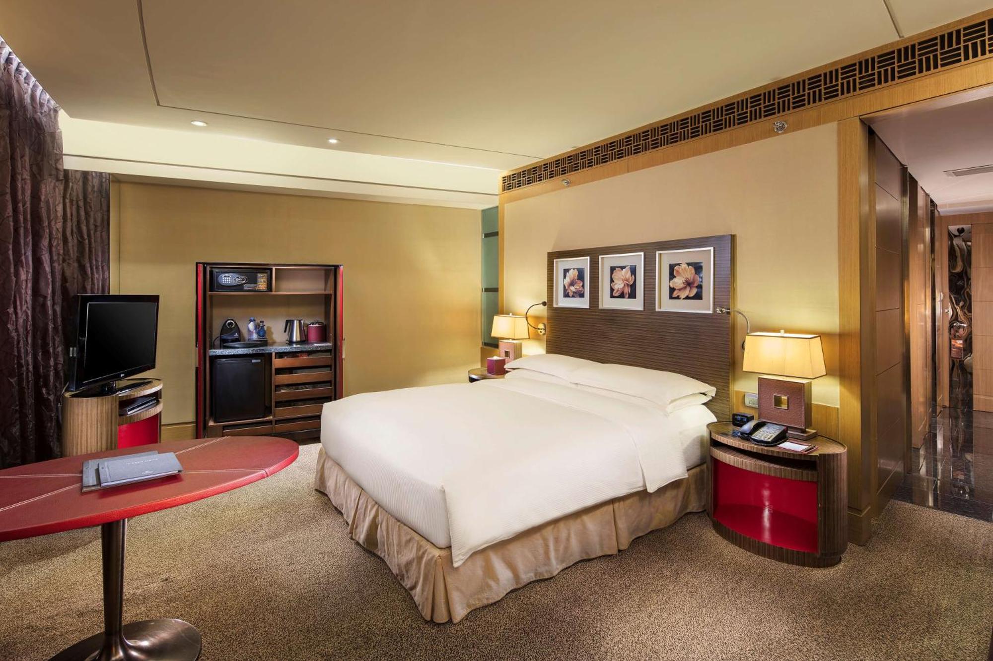 Executive King Room,1552641223:JPEG