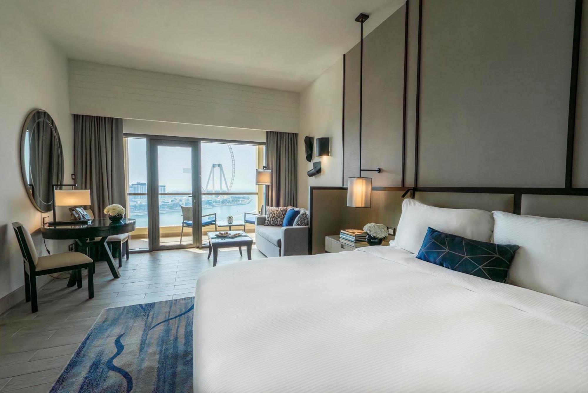Ain Dubai Sea View Room Balcony King Bed
