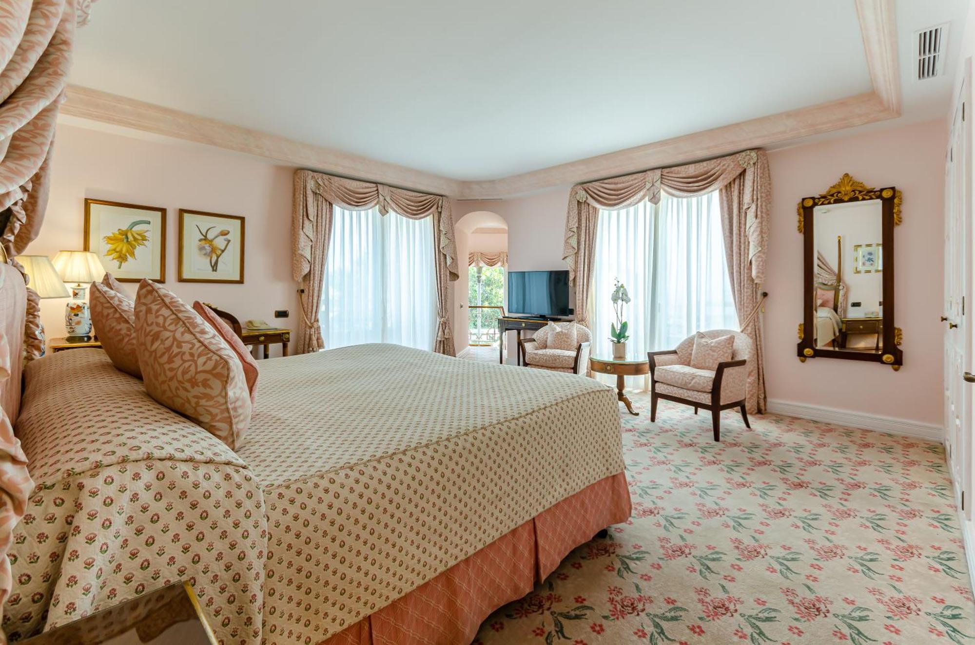 Palace Deluxe Room