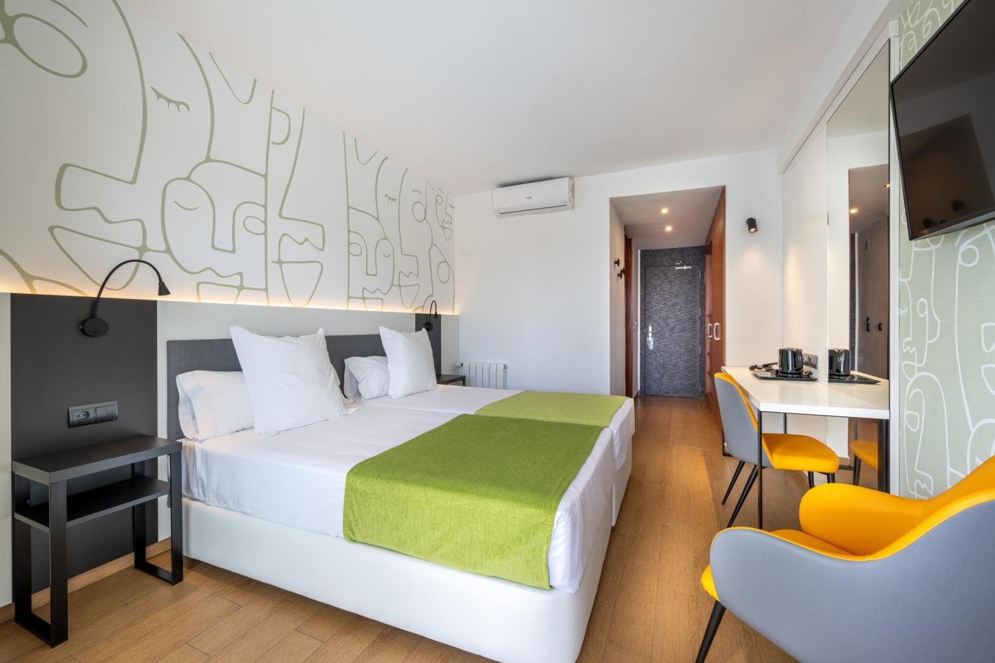Premium Double or Twin Room,1553276299:JPEG