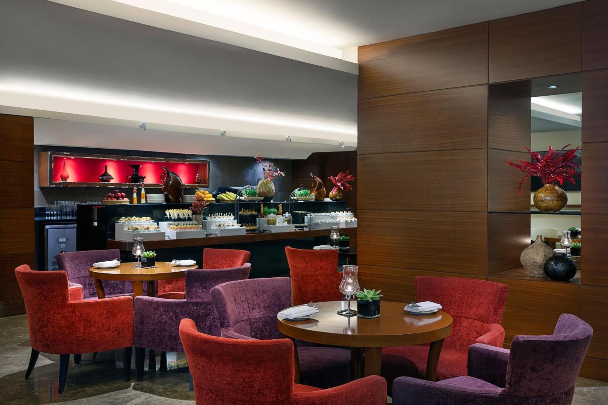 Rom Club med king-size-seng, byutsikt og adgang til Club-lounge