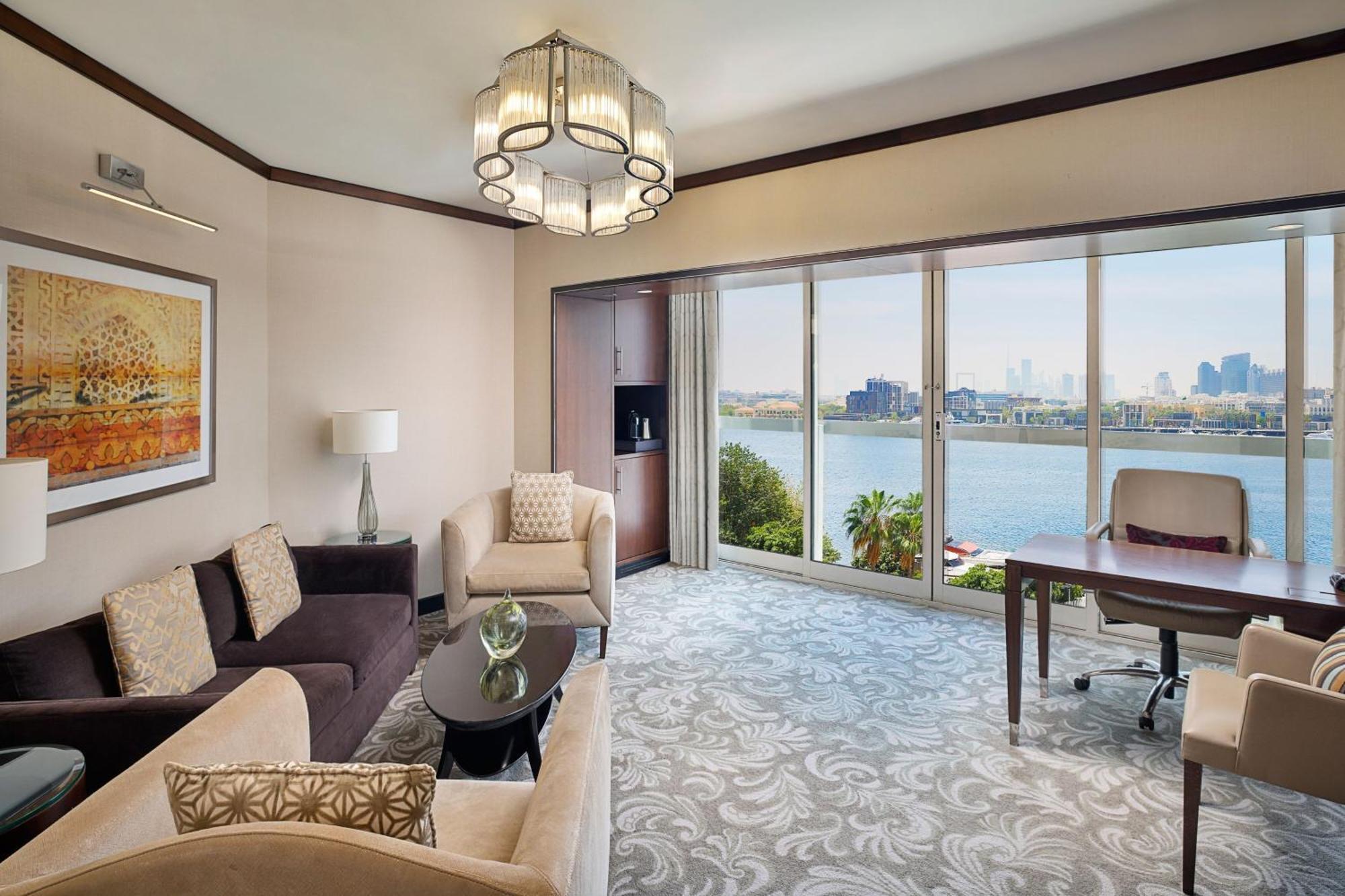 Executive Suite Club lounge access Suite 1 King