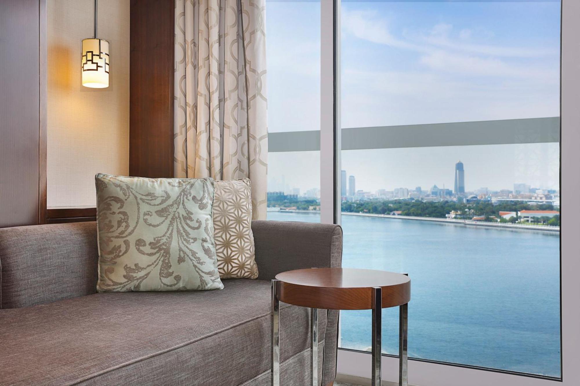 Club Room Club lounge access Guest room 1 King Afternoon Tea & Happy Hours