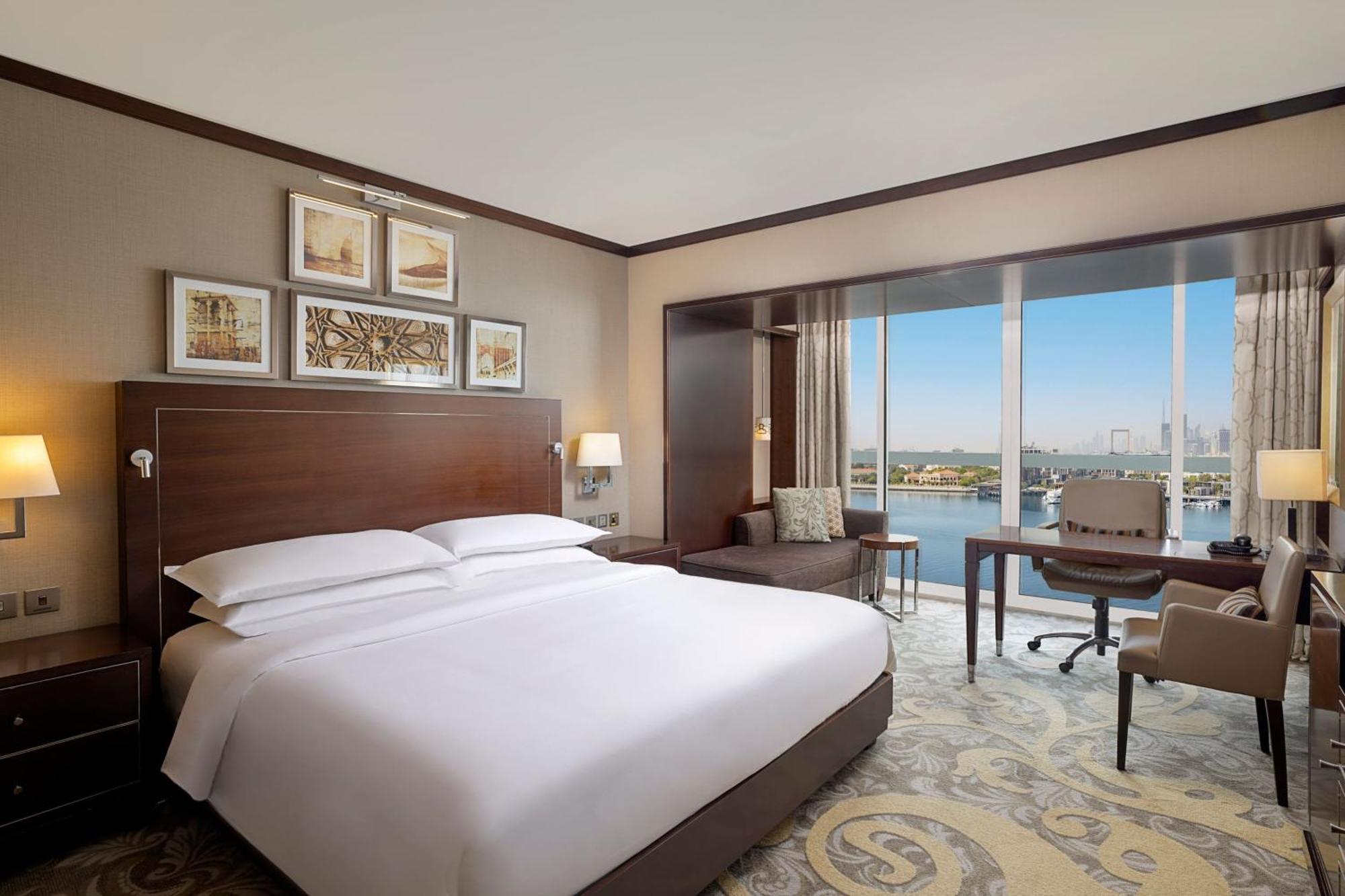 Executive Suite Club lounge access Suite 1 King