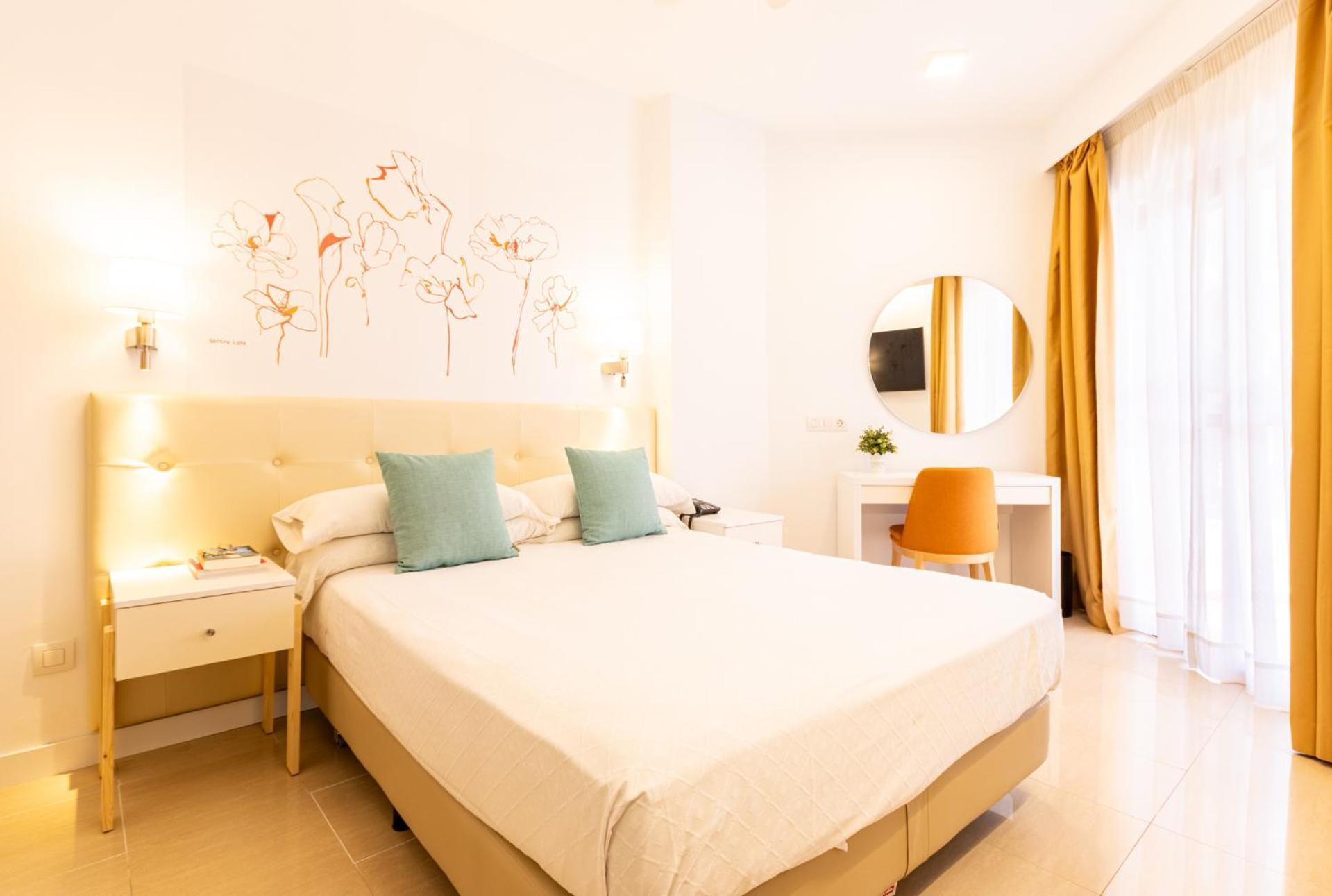 Double or Twin Room with  Lateral Sea View