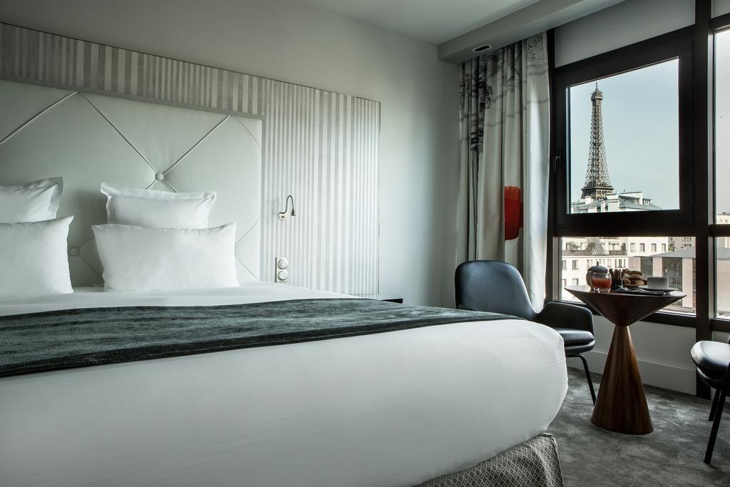 Junior Suite Eiffel Tower View