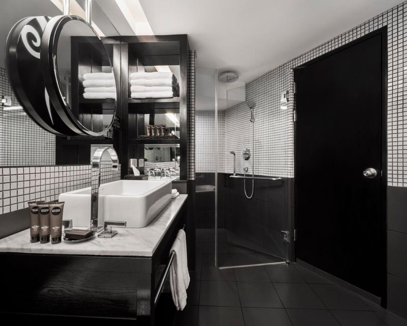 Roxtars Family Suite City View