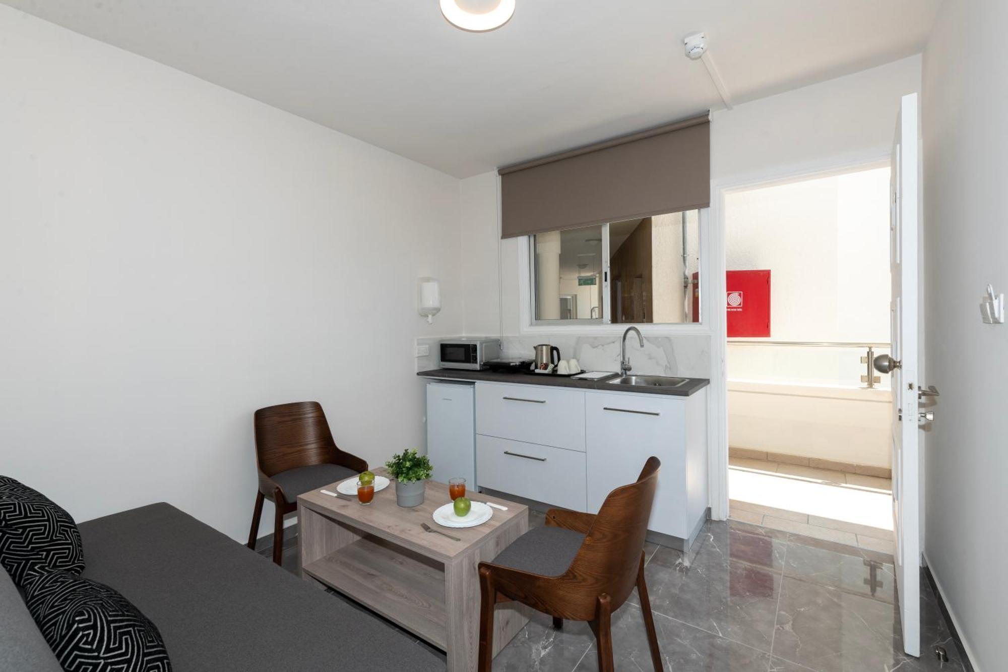 Deluxe One-Bedroom Apartment,1554798112:JPEG