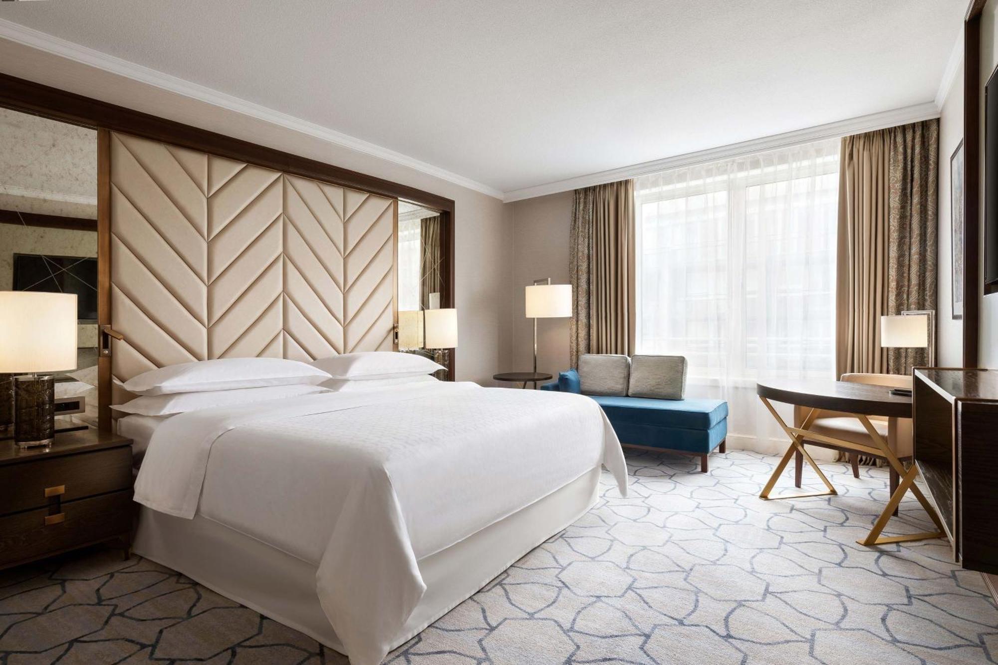 Deluxe Guest room 1 King,1657136364:JPEG