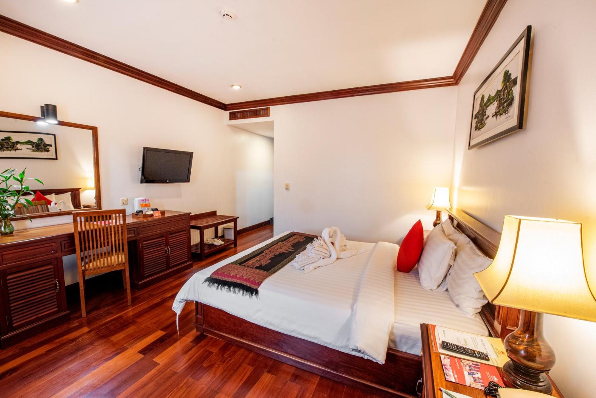 Deluxe King Room,1556152657:JPEG