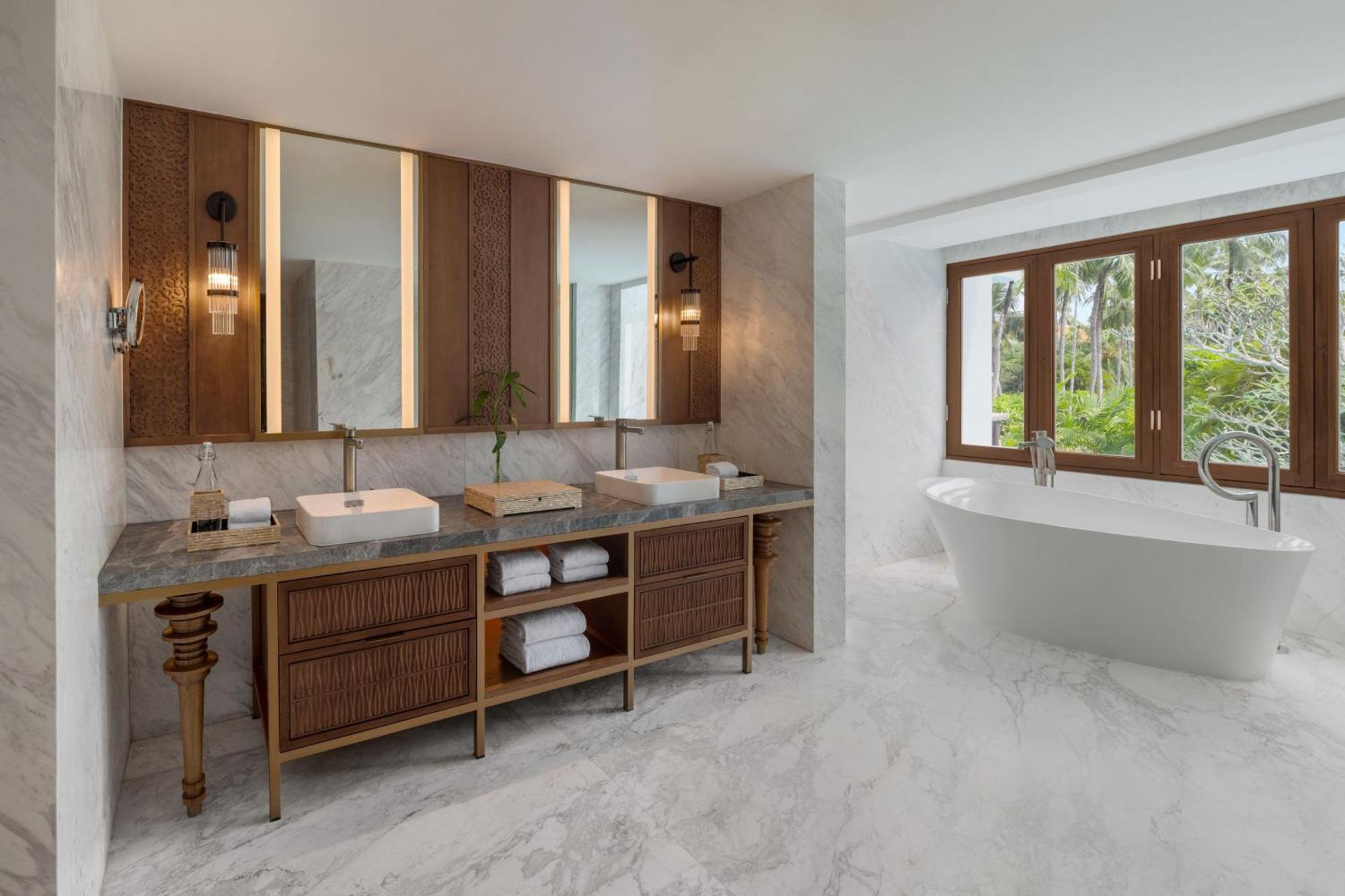 Imperial Suite 2 Bedroom Bi-level Suite Ocean View Daily Activity