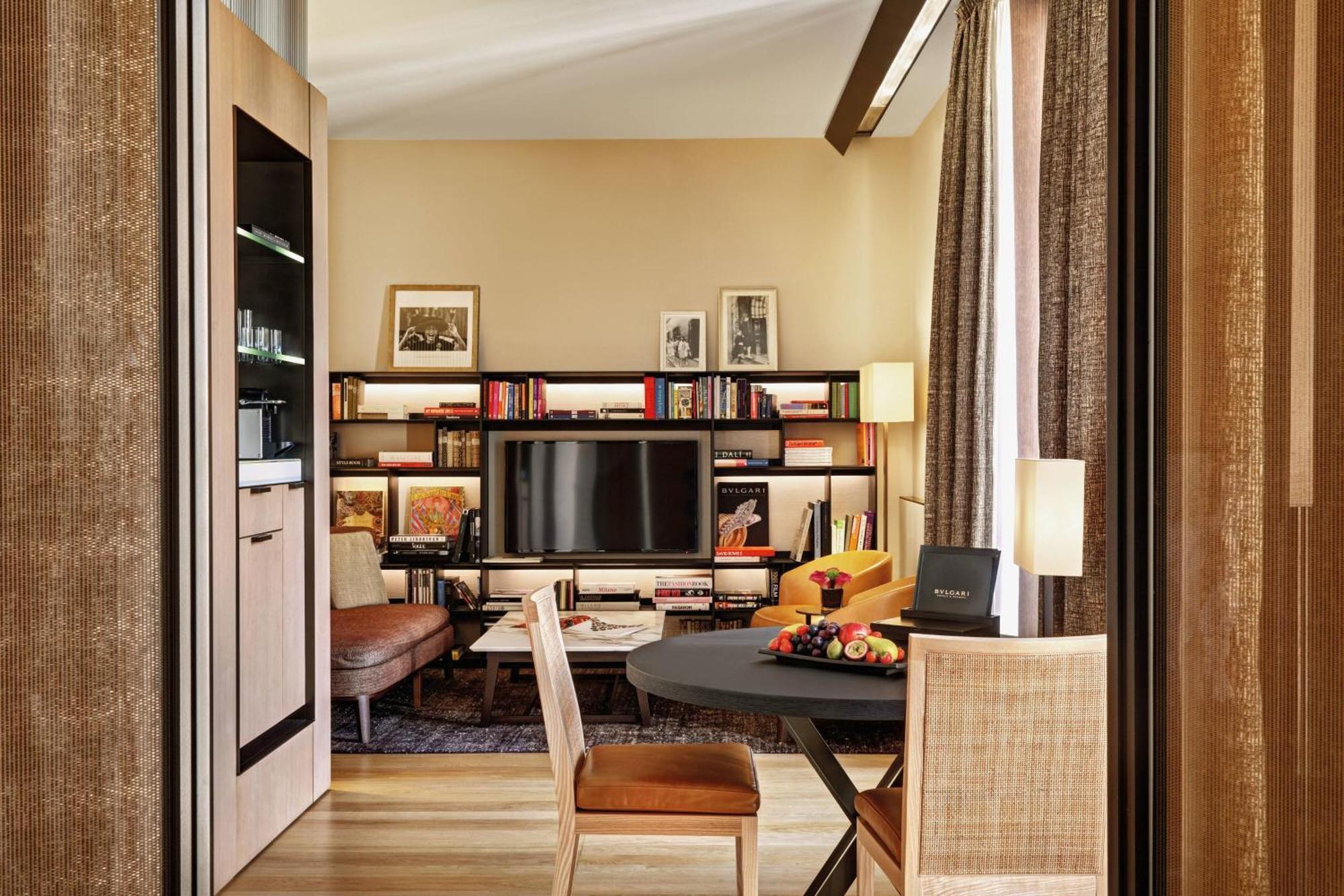 Deluxe Suite with Garden View,1662978901:JPEG