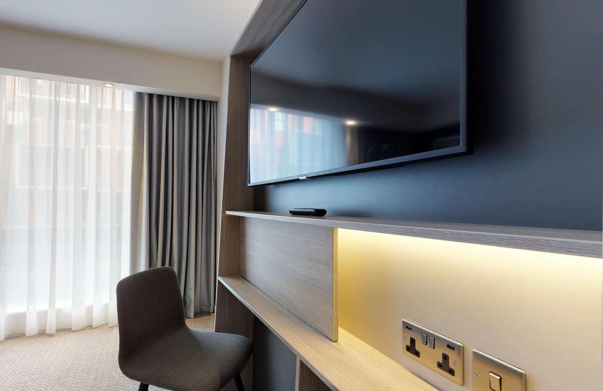 Premium Queen Room Lounge Area