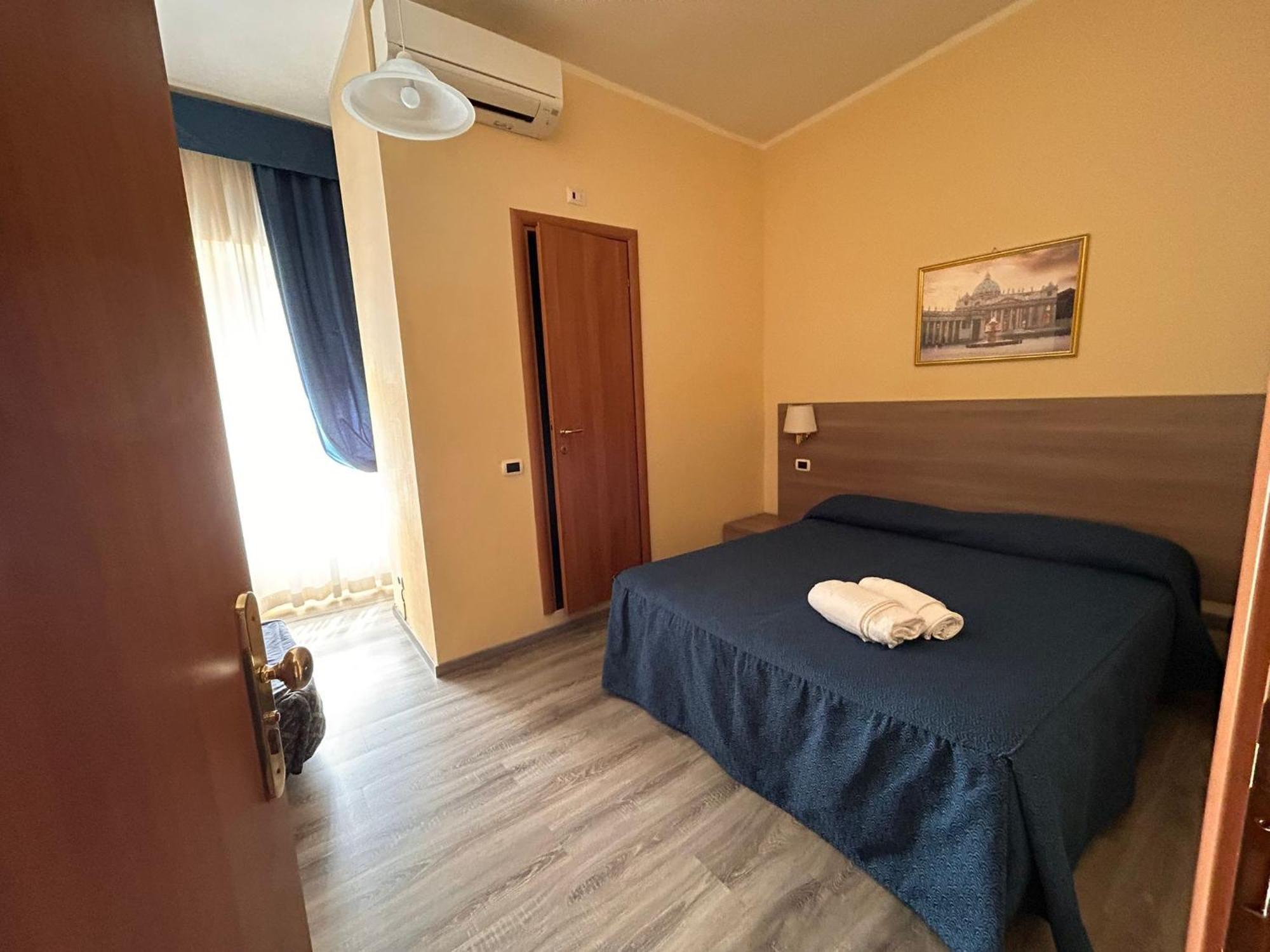 Standard Double or Twin Room,1718611245:JPEG