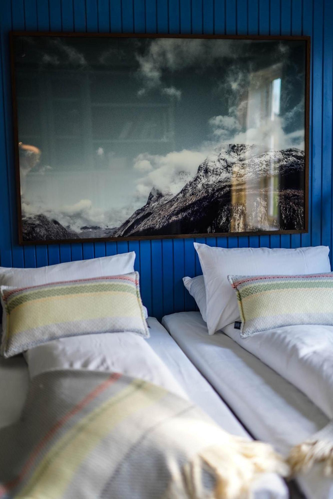 Twin Room,1557876667:JPEG