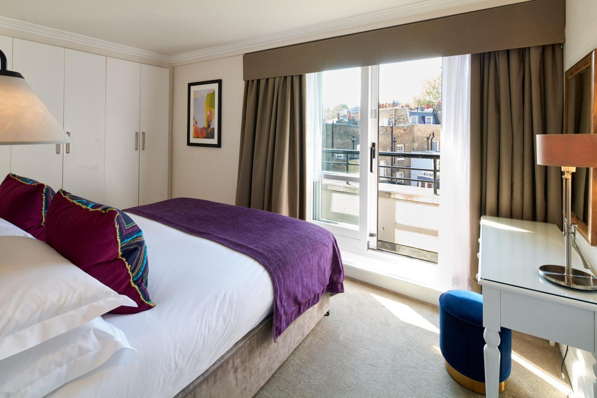 Deluxe Three-Bedroom Apartment Brompton Road