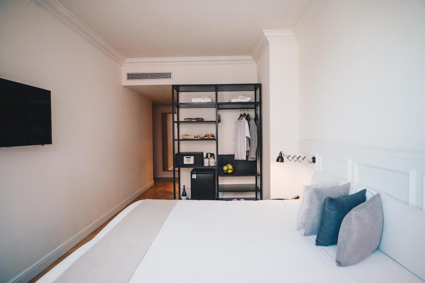 Deluxe Connecting Rooms,1558572793:JPEG