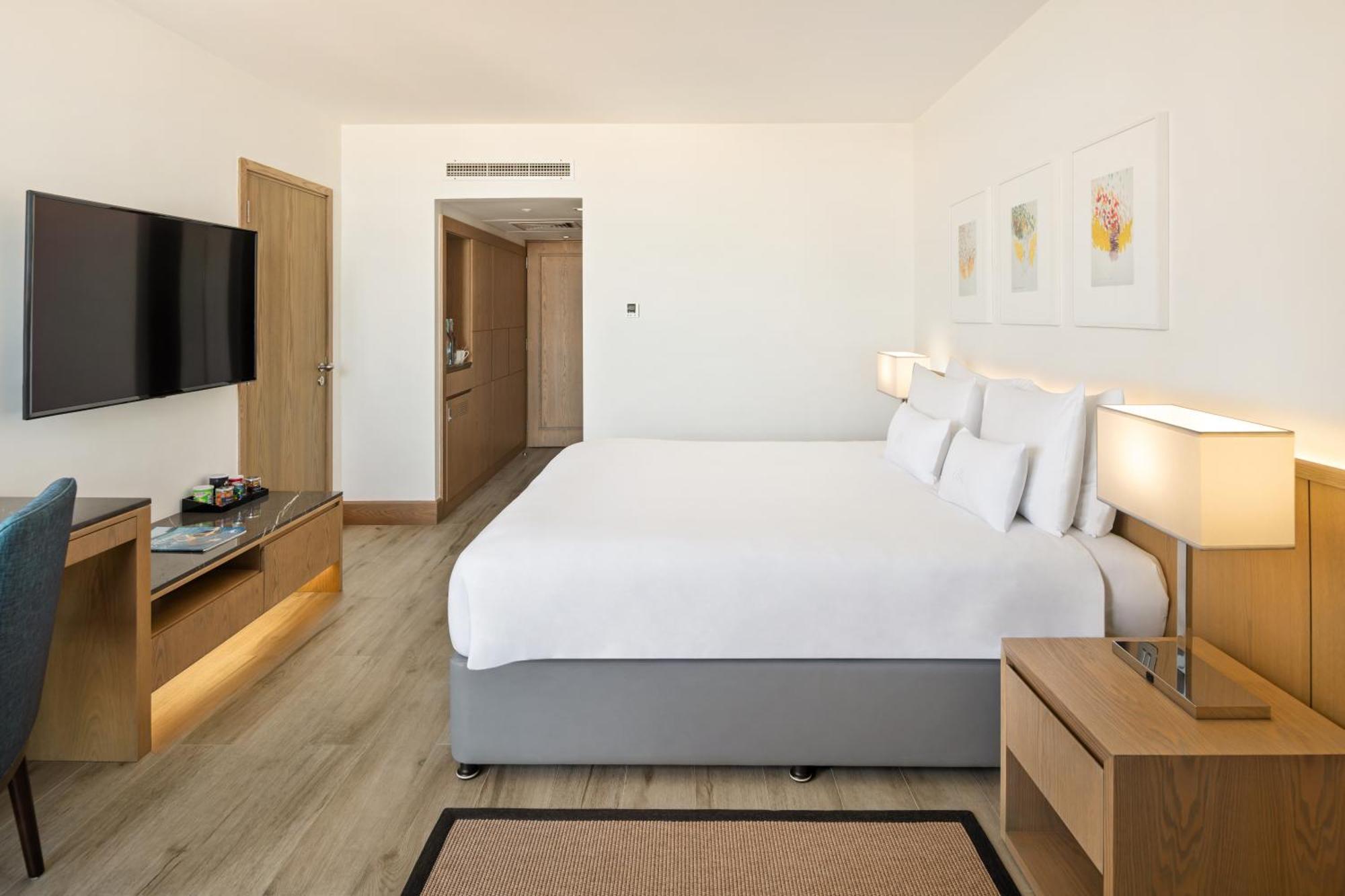 Sea View Premium One Bedroom Suite Peacock Lounge Private Beach & Splash Park