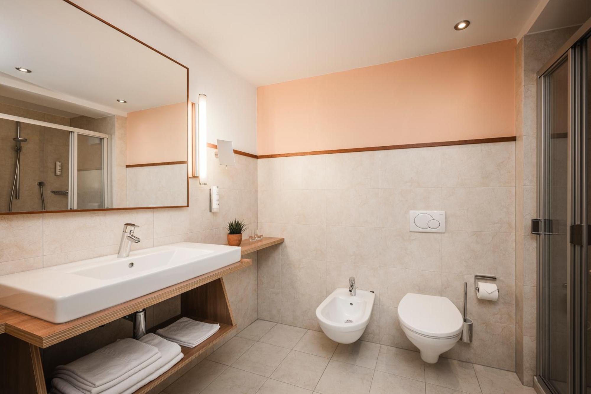 Double or Twin Room with Balcony,1559639572:JPEG