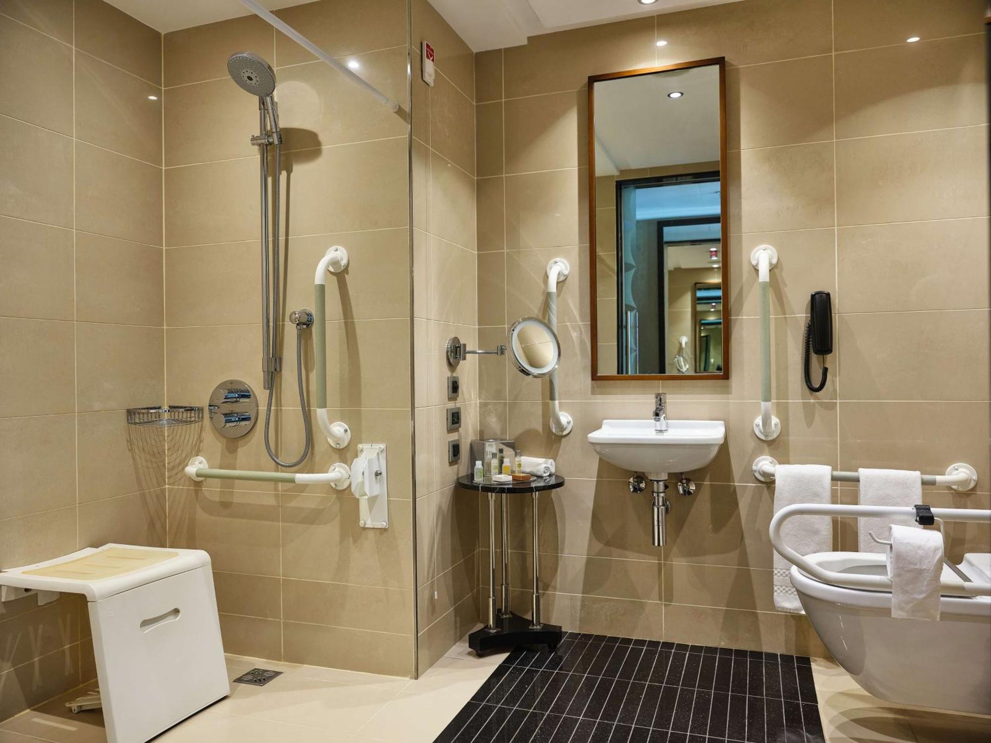 King Room Mobility Access