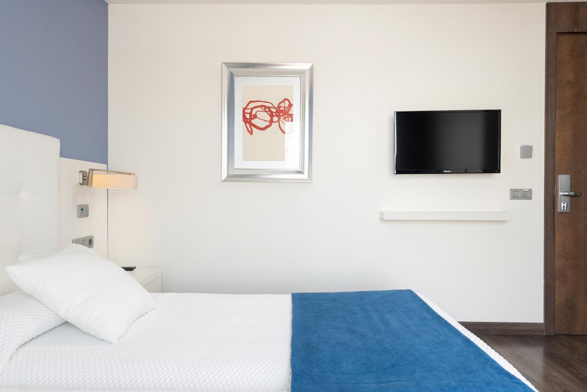 Superior Suite with City View,1563576904:JPEG