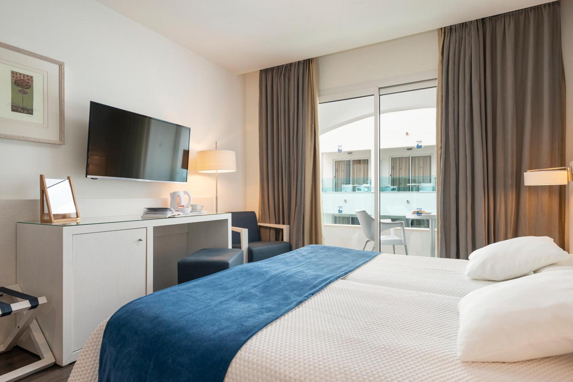Superior Double Room with City View,1563576889:JPEG