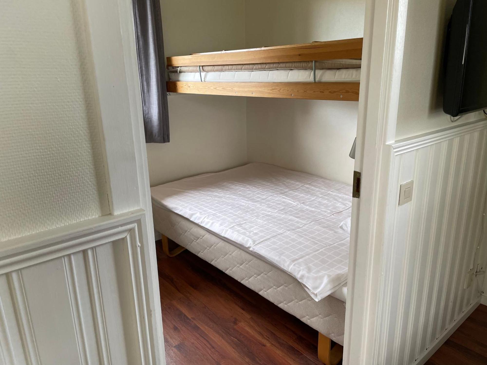 Two-Bedroom Cottage,1565562565:JPEG