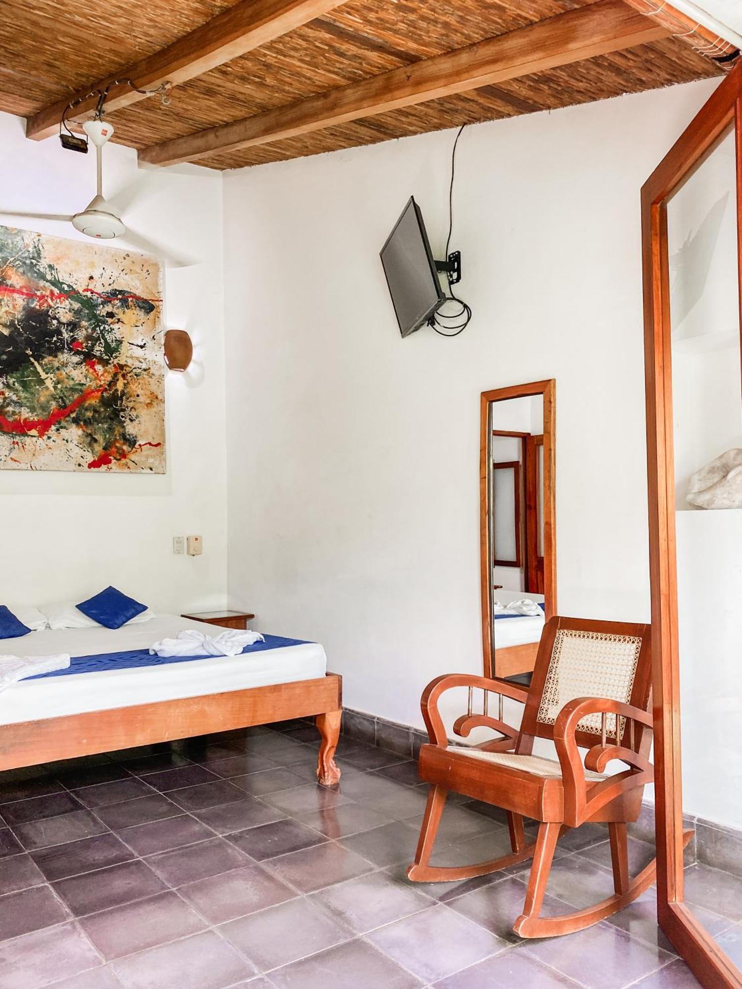 Queen Room,1566982796:JPEG