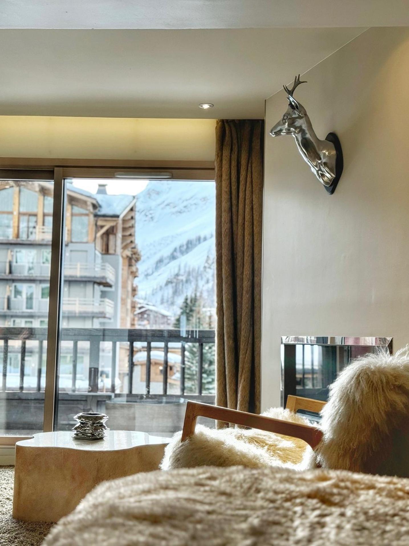 Dubbelrum Superior med lounge och utsikt över bergen