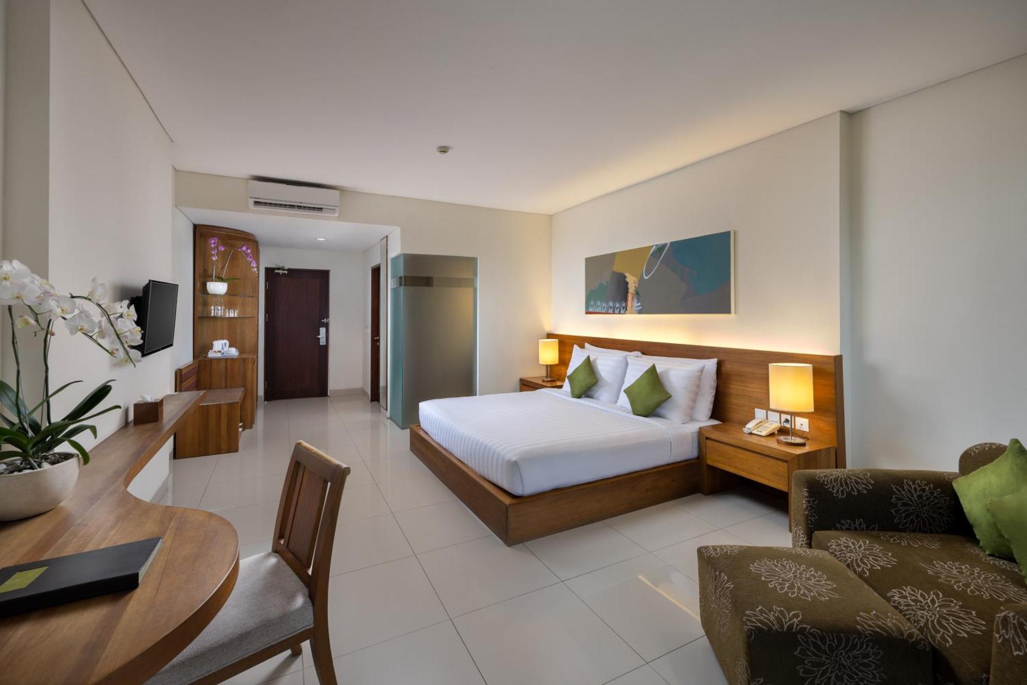 Taksu Suite Balcony