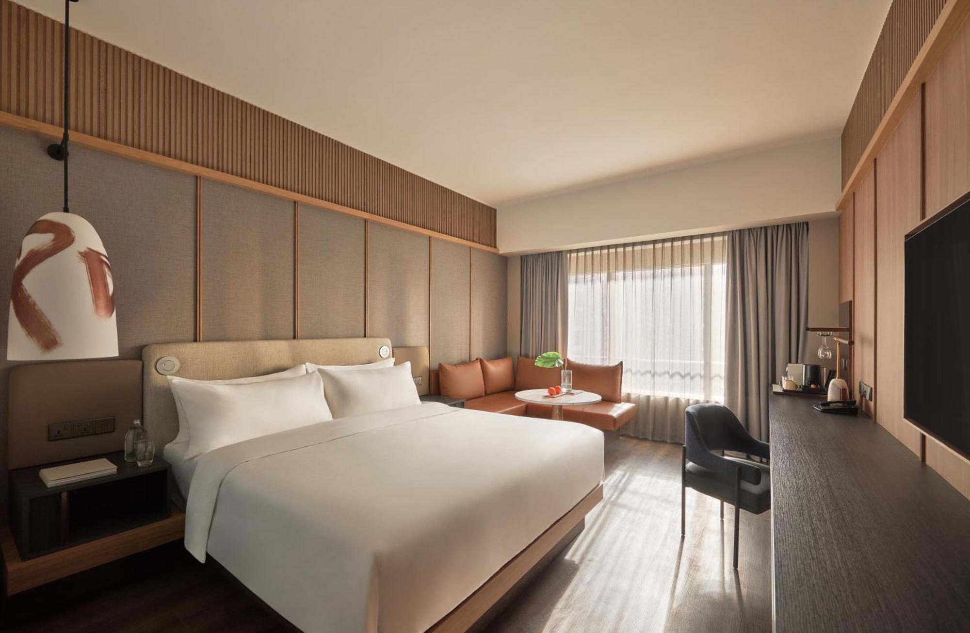 Club King Room with Club Lounge Access, High Floor