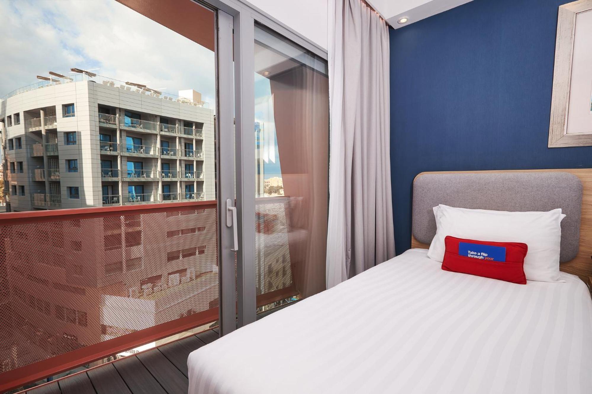 Standard Twin Room Two Twin Beds Sofa Bed Balcony