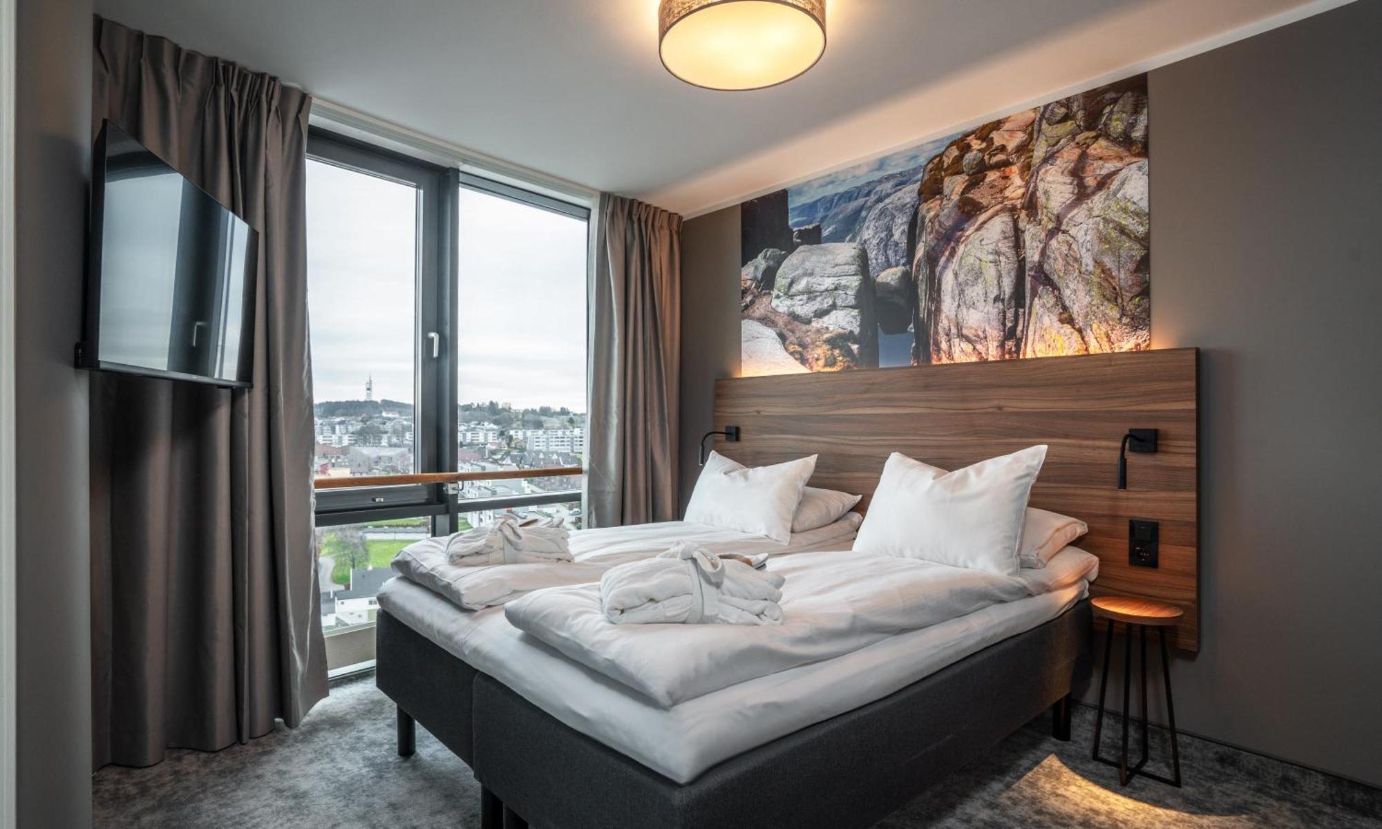Suite with City View,1574699720:JPEG
