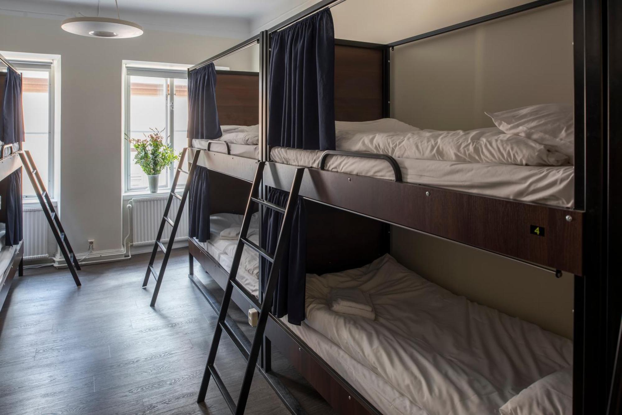 Bed in 12-Bed Mixed Dormitory Room (Max 40 years),1574767511:JPEG