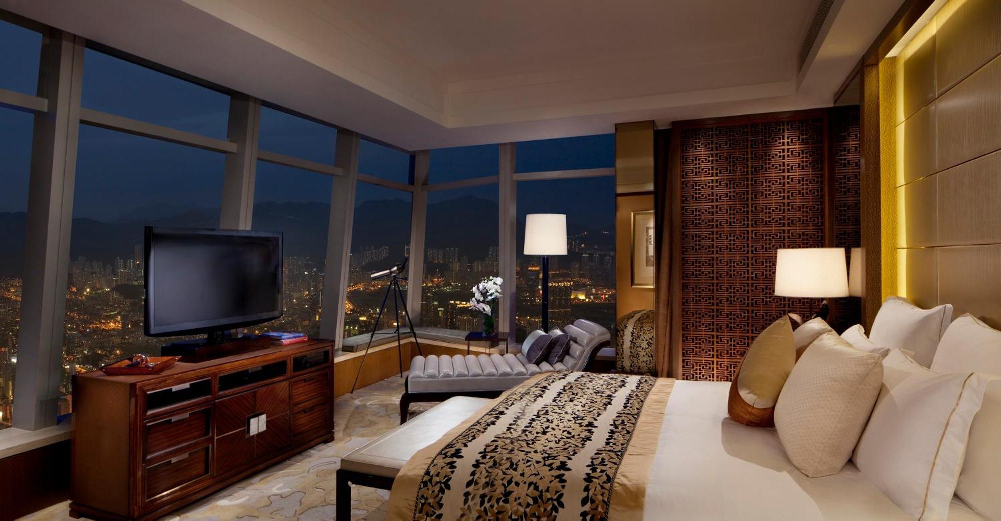 Premier Executive Suite King Bed Club Lounge Access