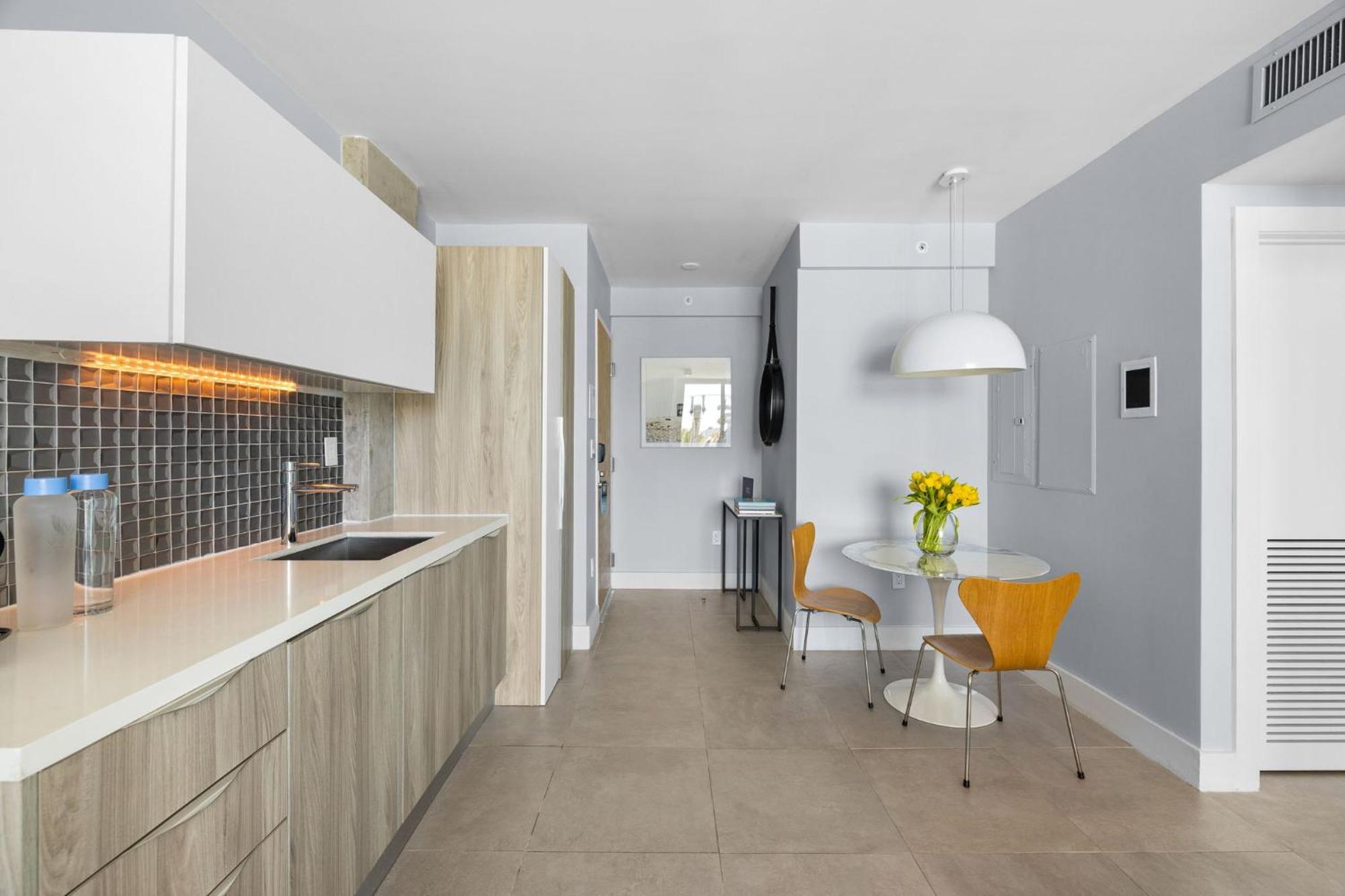 Signature King One Bedroom Suite Kitchenette Balcony