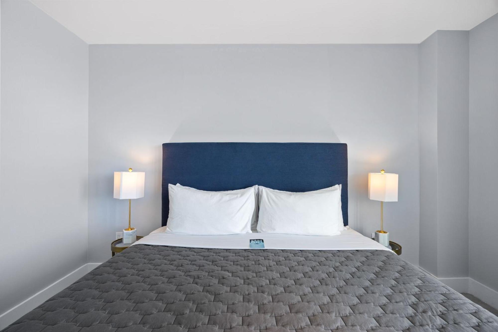 Signature King One Bedroom Suite Kitchenette Balcony