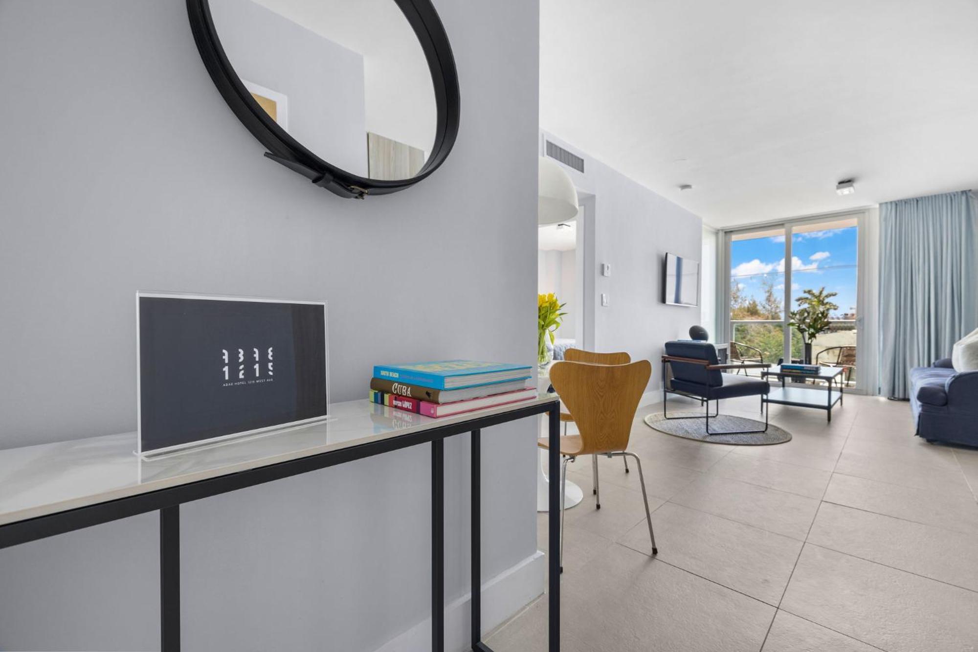 Signature King One Bedroom Suite Kitchenette Balcony