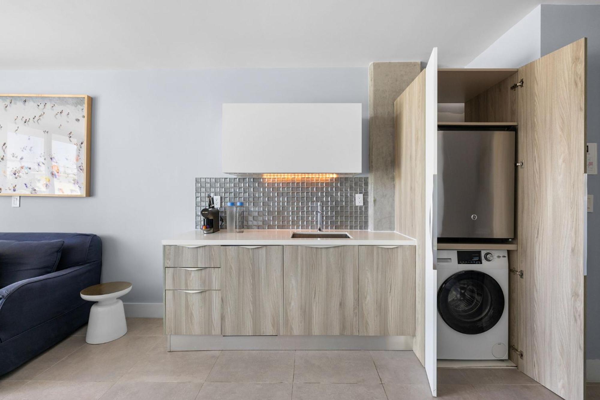 Signature King One Bedroom Suite Kitchenette Balcony