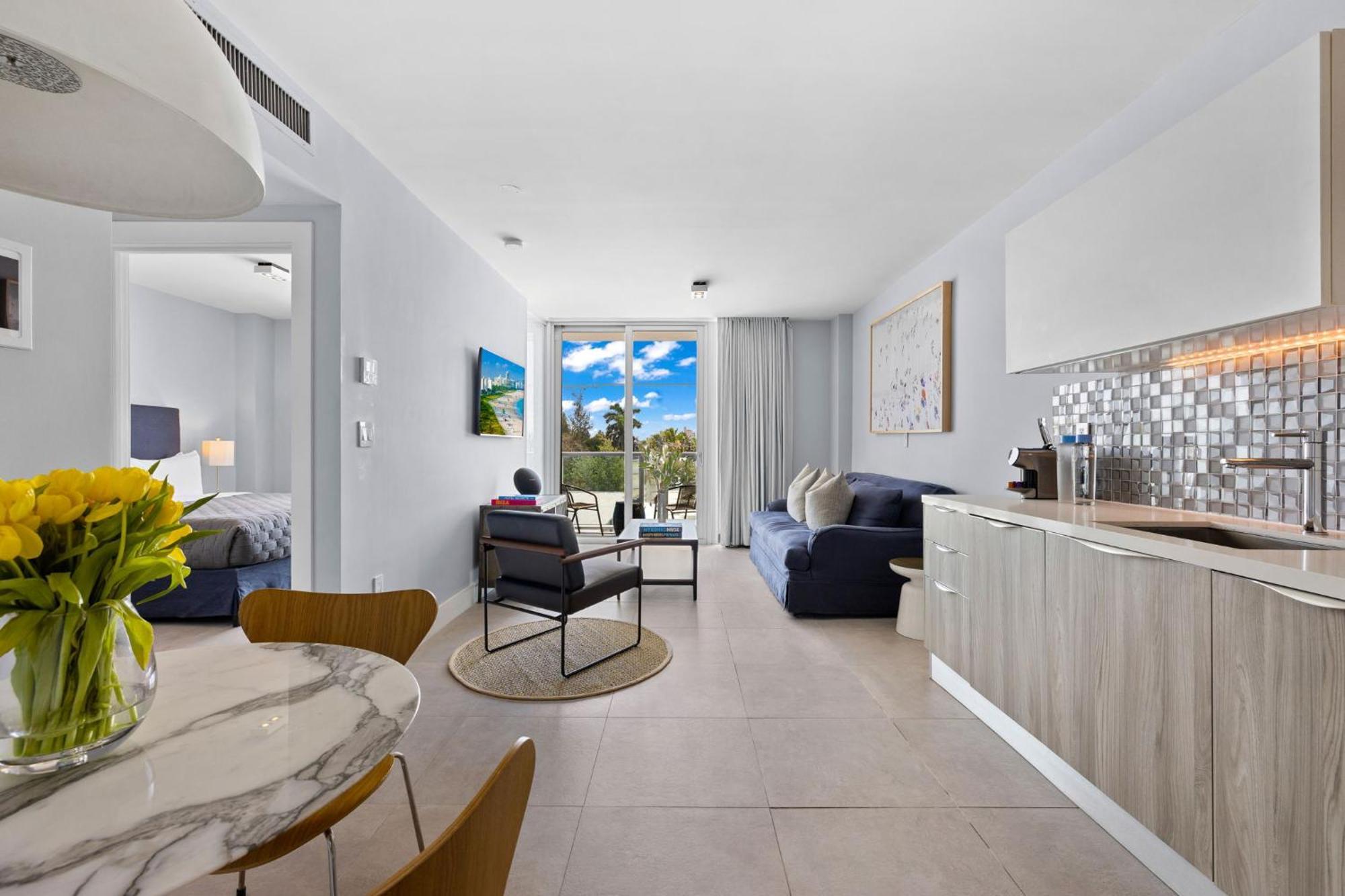 Signature King One Bedroom Suite Kitchenette Balcony