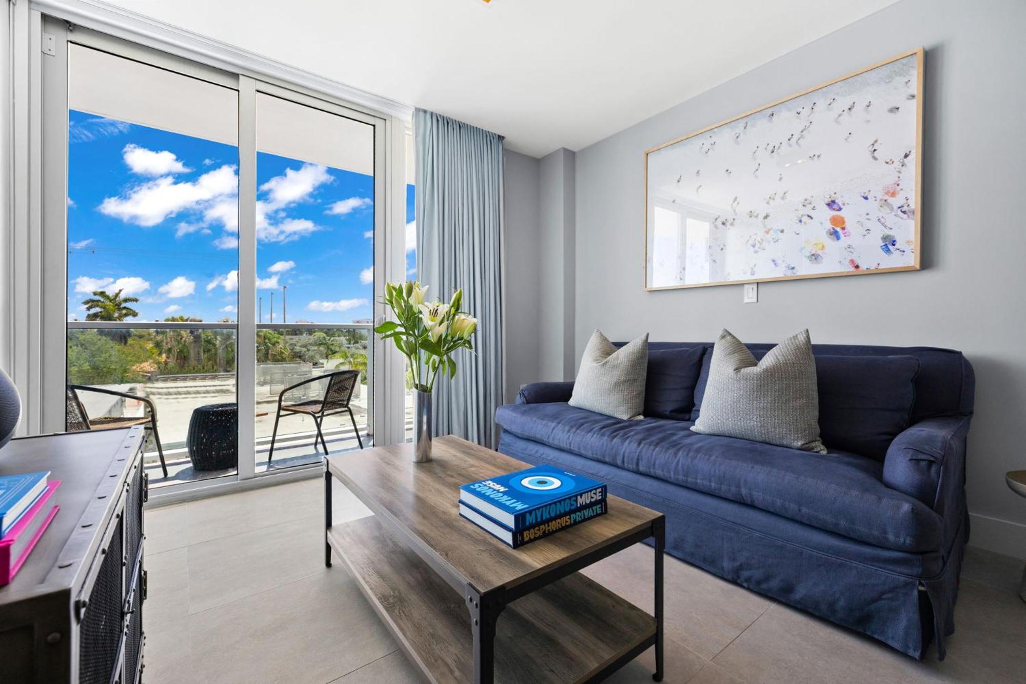 Signature King One Bedroom Suite Kitchenette Balcony