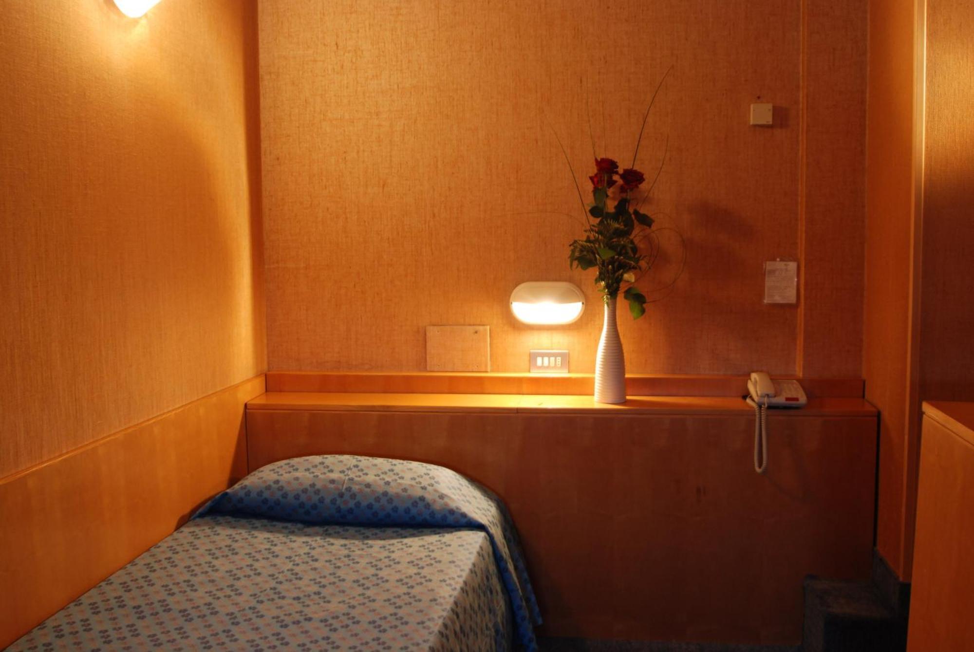 Single Room,1327167512:JPEG