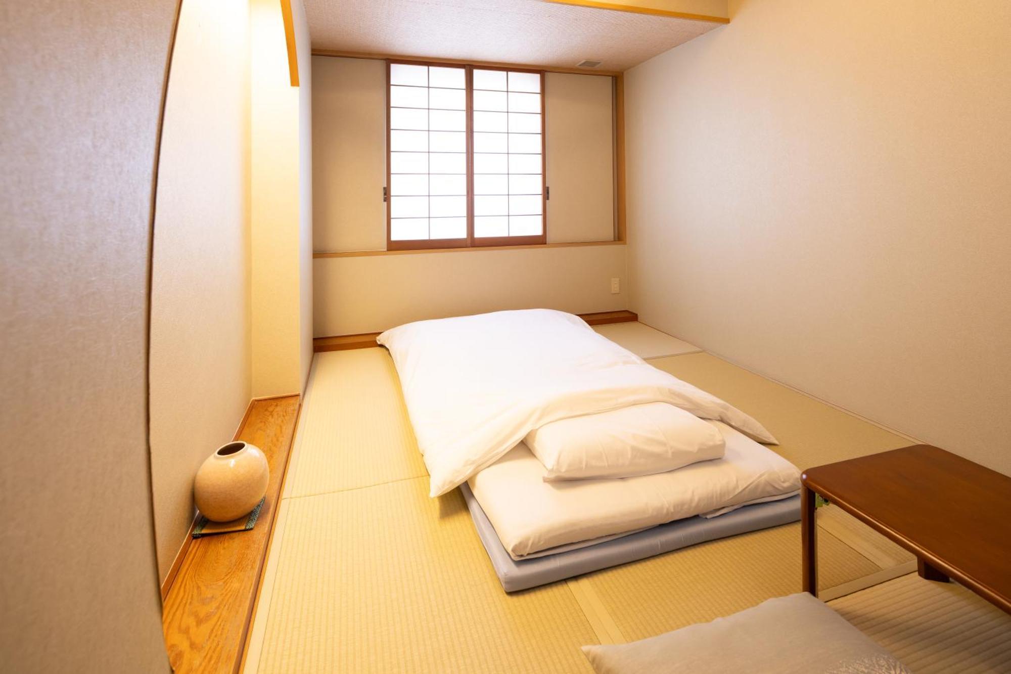 【Partly Renovated】Japanese-Style Small Twin Room (SAKURA) - Non-Smoking - No Meals