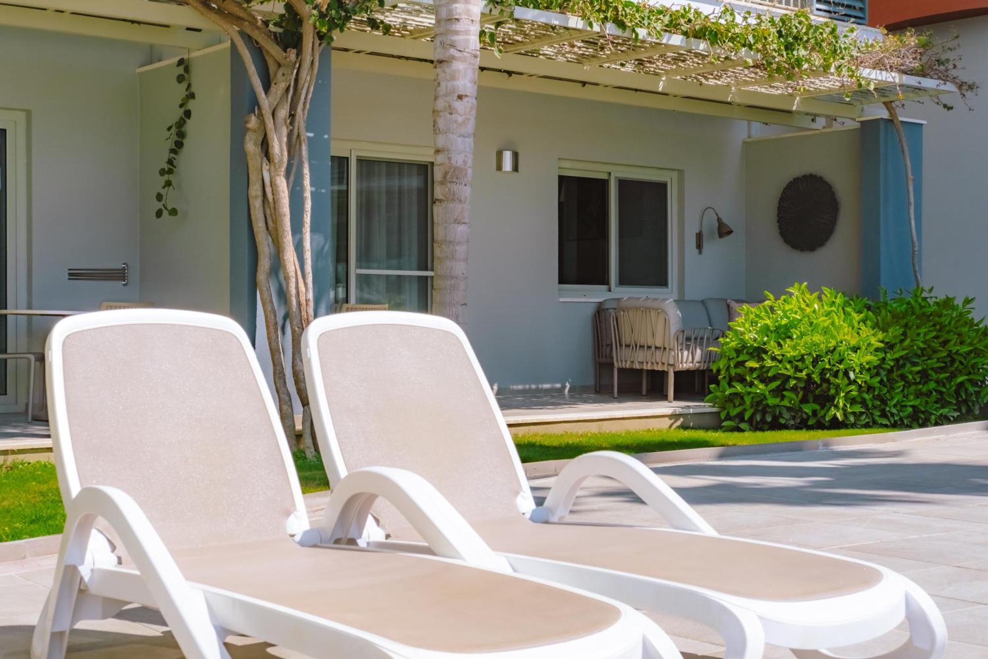 Deluxe Suite with Poolside Terrace