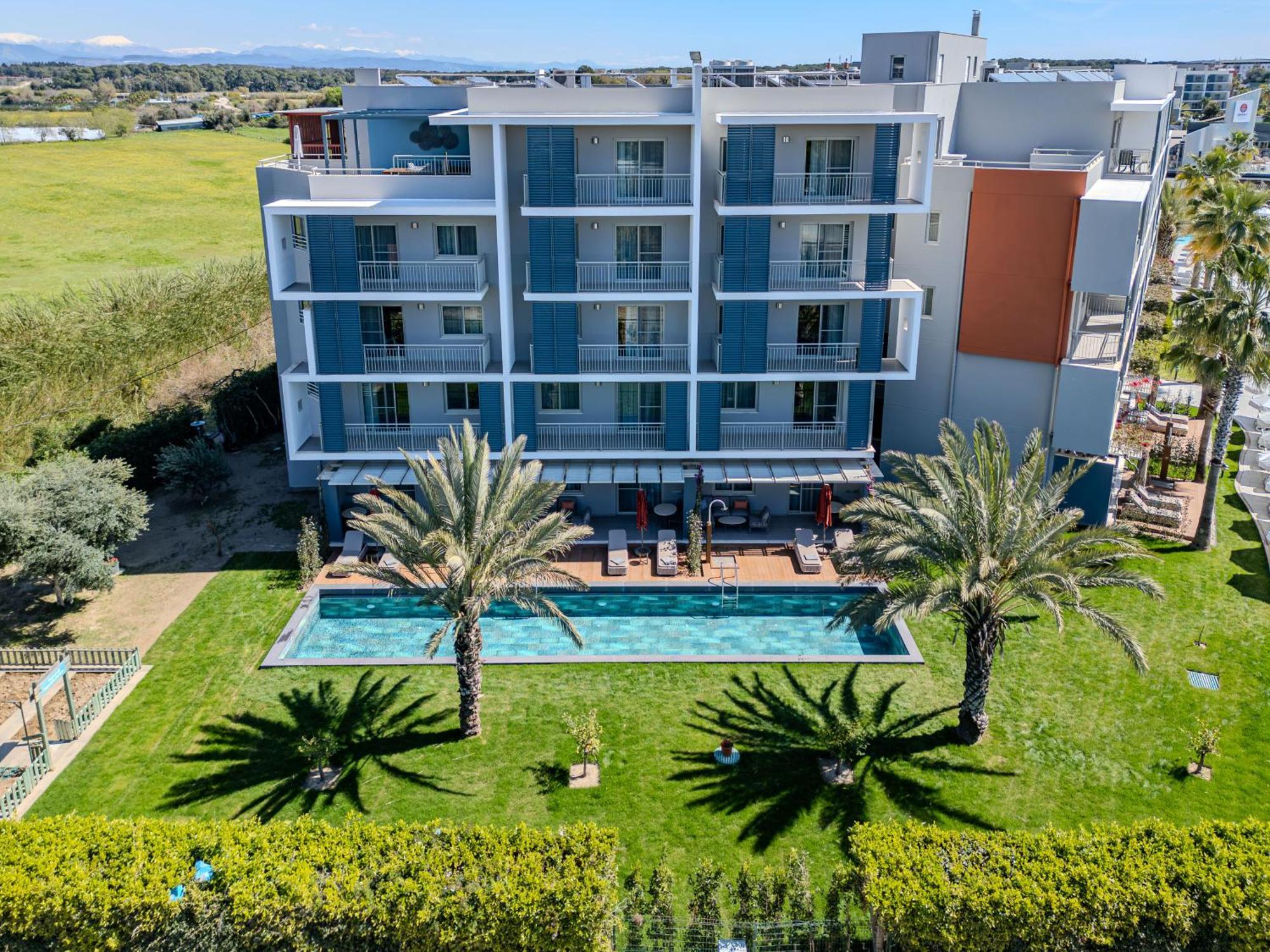 Deluxe Suite Swim Up