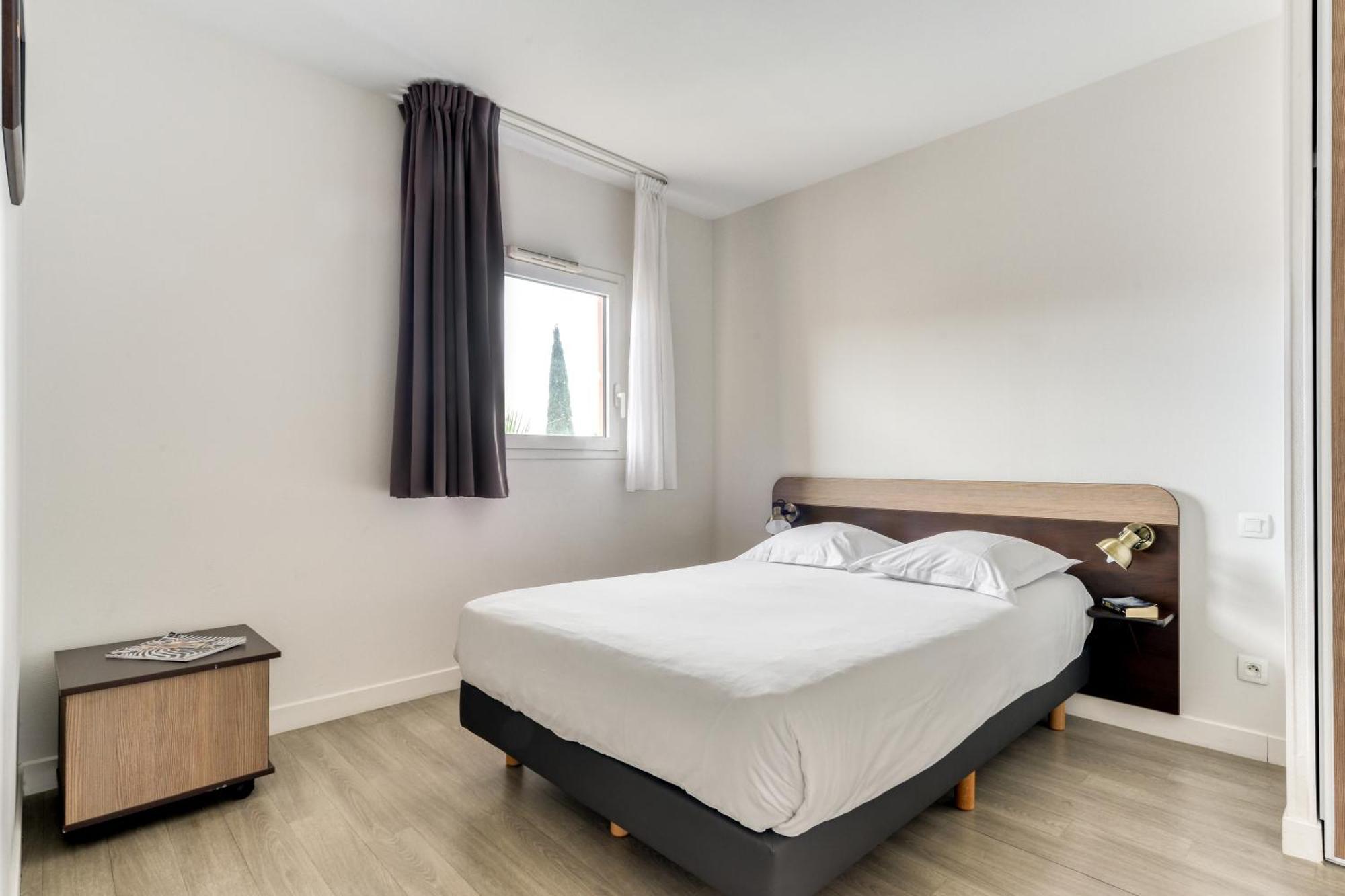 One-Bedroom Apartment,1584424367:JPEG