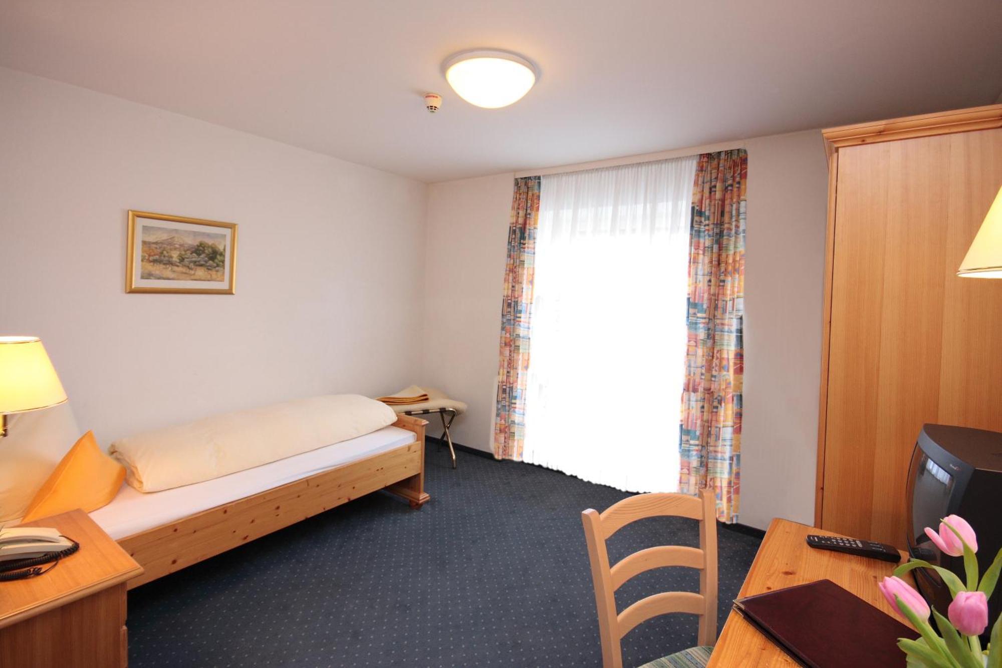 Single Room,1584430575:JPEG