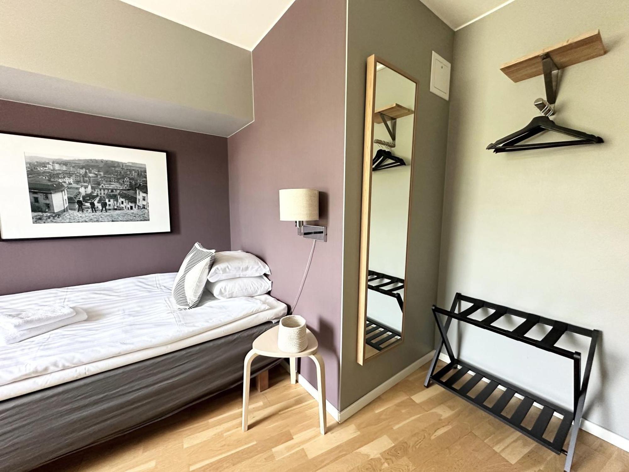 Standard Single Room,1584550934:JPEG